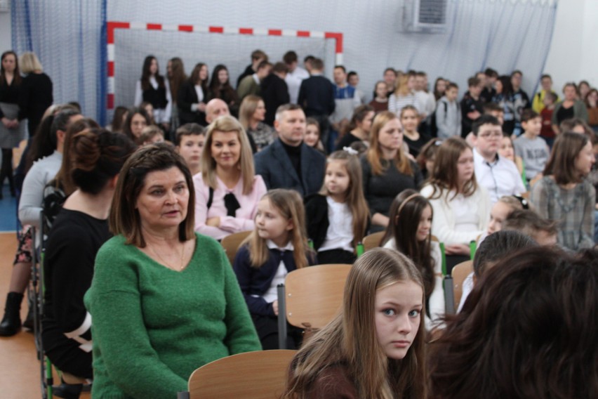 Uczniowie znają się na ekologii i fotografii, zostali nagrodzeni w konkursach Związku Gmin Radomka