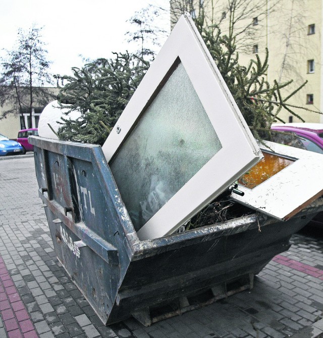 46,8 proc.Koszty odbioru i transportu odpadów, a także stworzenia systemu ich selektywnej zbiórki. W tej kwocie mieści się m.in. wyposażenie nieruchomości w kontenery na różne rodzaje odpadów (od lipca będzie ich zdecydowanie więcej niż do tej pory), odbiór odpadów wielkogabarytowych oraz gruzu.