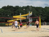Lisowice niedaleko Łodzi mogą stać się hitem tegorocznych wakacji. Jest zalew, baseny i plaża. A będzie jeszcze więcej atrakcji!