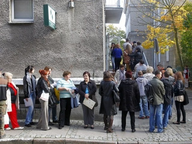 W piątek przed siedzibą Zarządu Budynków i Lokali Komunalnych ustawiła się spora kolejka