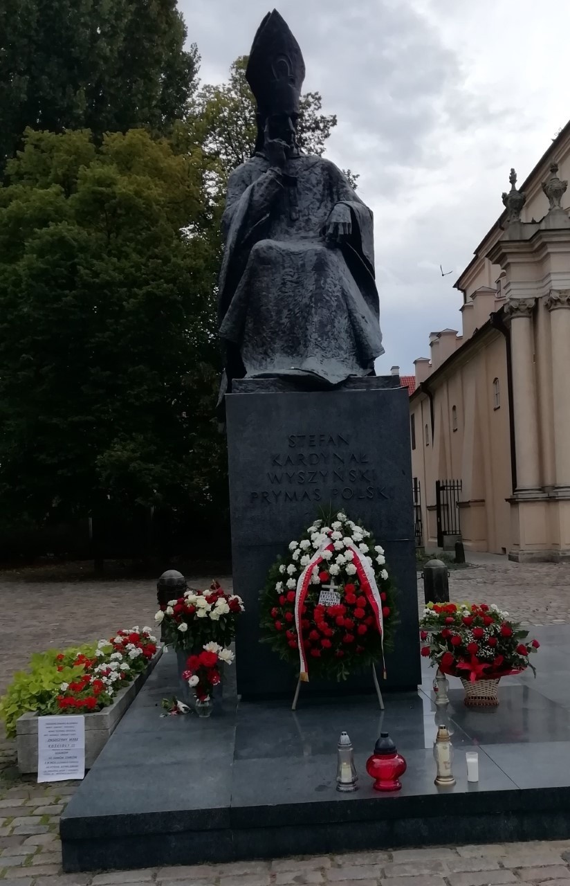 Beatyfikacja księdza kardynała Stefana Wyszyńskiego z udziałem uczniów i nauczycieli staszowskiego liceum (ZDJĘCIA) 