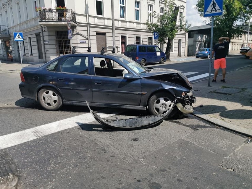 Do zderzenia dwóch aut osobowych doszło na skrzyżowaniu ulic...