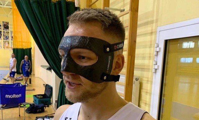 Filip Zegzuła z radomskiego Hydtrotrucka będzie występował w specjalnym ochraniaczu na twarzy.
