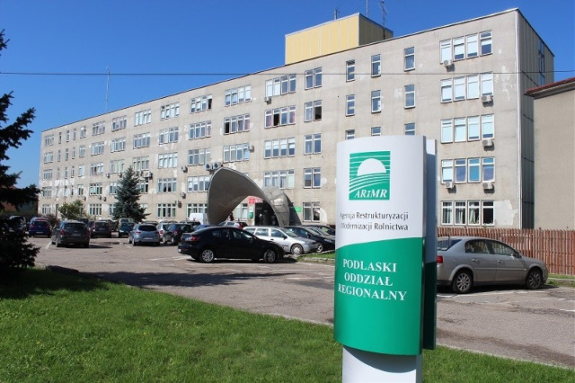 Podlaski Oddział ARiMR ma siedzibę w Łomży, ale w Białymstoku posiada Biuro Wsparcia Inwestycyjnego, gdzie obsługiwane są wnioski inwestycyjne