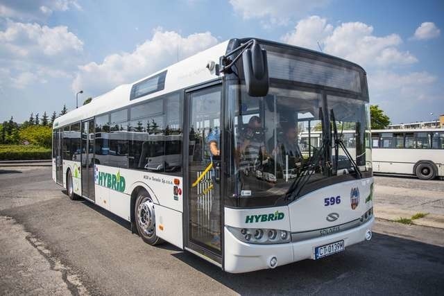 Niskopodłogowa, klimatyzowana, bardzo ekonomiczna - pierwsza hybryda wśród autobusów toruńskiego MZK