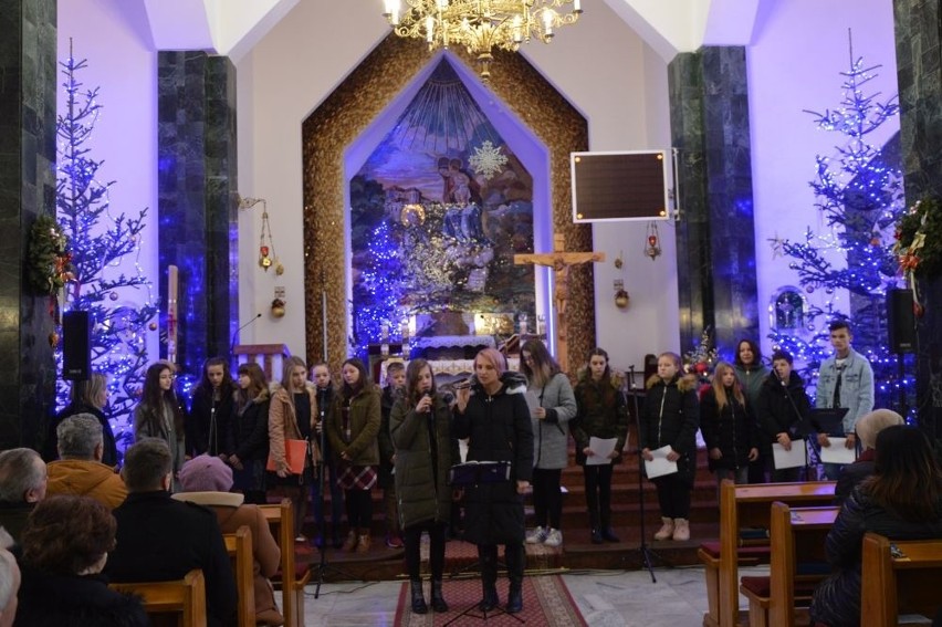 Piękny koncert kolęd w kościele w Ostojowie. Zobacz zdjęcia i film