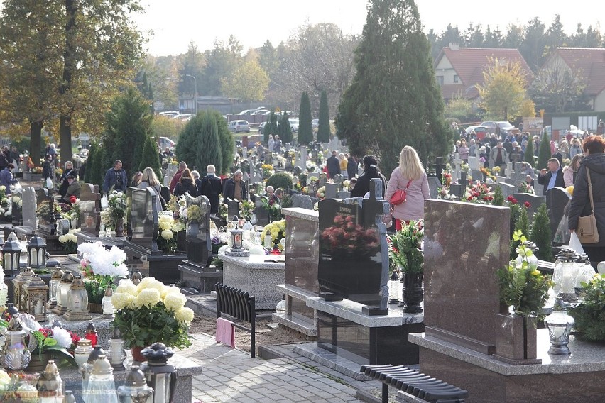 Dzień Wszystkich Świętych na cmentarzu w Szpetalu Górnym koło Włocławka [zdjęcia]
