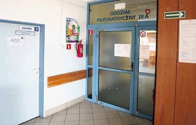 Na oddziale psychiatryczny w szpitalu w Zdrojach brakuje odpowiednich zabezpieczeń.