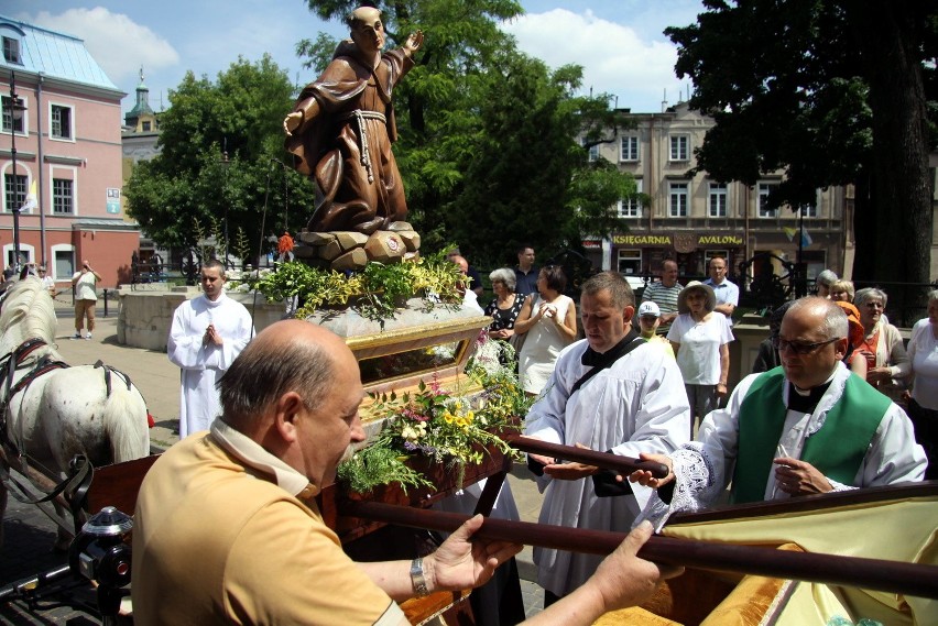 Uroczystość św. Jana z Dukli: Z relikiwiami przez Lublin