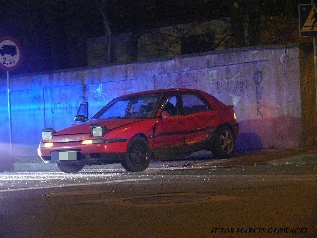 Ze wstępnych ustaleń wynika, że kolizję spowodował kierowca osobowej mazdy, wyjeżdżający z ulicy Myśliwskiej.