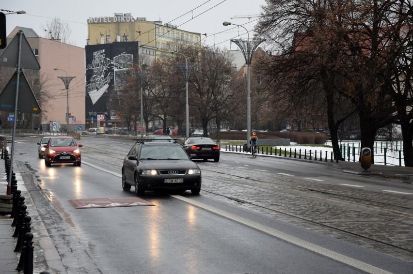 Progi mają służyć rowerzystom. Na razie denerwują kierowców