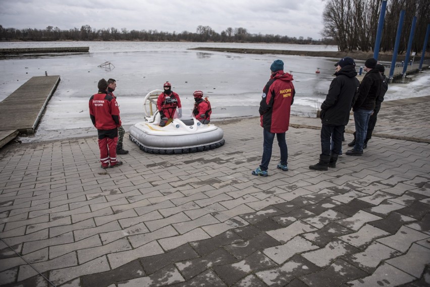 W Toruniu trwają poszukiwania Remigiusza Baczyńskiego. We...