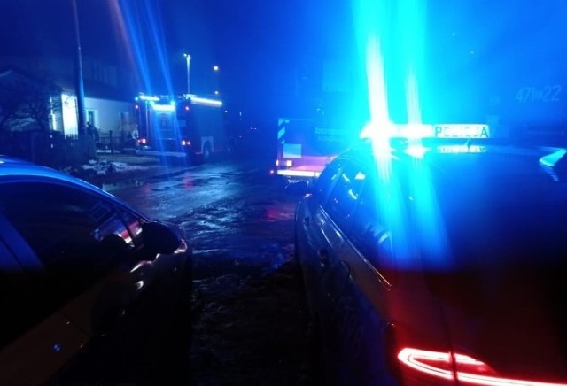 Tragiczne wiadomości napłynęły w czwartek, 30 grudnia z miejscowości Unewel w gminie Sławno w powiecie opoczyńskim. Nie żyje matka i troje małych dzieci. Policja wyjaśnia okoliczności tragedii.