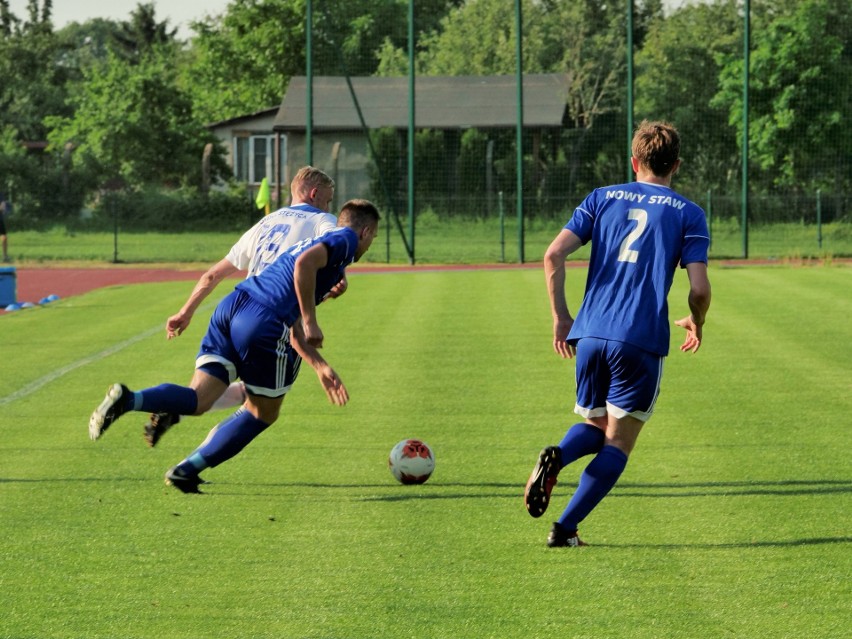 W środę w Nowym Stawie IV-ligowy Grom pokonał 3:1 III-ligową...