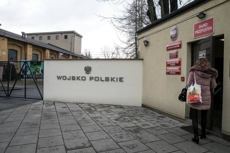 Kraków. CBA zatrzymało żołnierzy. Usłyszeli w prokuraturze zarzuty korupcyjne oraz oszustwa