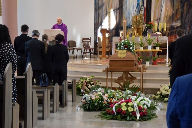 Ostatnie pożegnanie Mariusza Gromka w kościele w Bilczy. Więcej na kolejnych  zdjęciach.