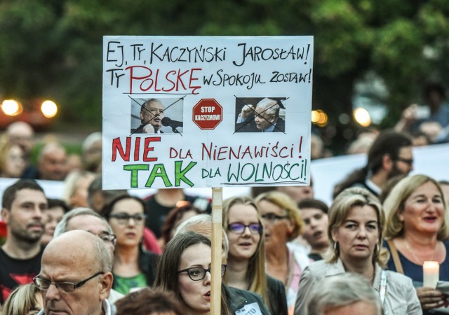 Mieszkańcy naszego regionu po raz kolejny protestowali przeciwko zmianom, jakie proponuje Prawo i Sprawiedliwość. Dotyczą one ustawy o Sądzie Najwyższym. W centrach miast pojawiły się tłumy. Pikietowali m.in. mieszkańcy Bydgoszczy i Torunia. >> Najświeższe informacje z regionu, zdjęcia, wideo tylko na www.pomorska.pl 