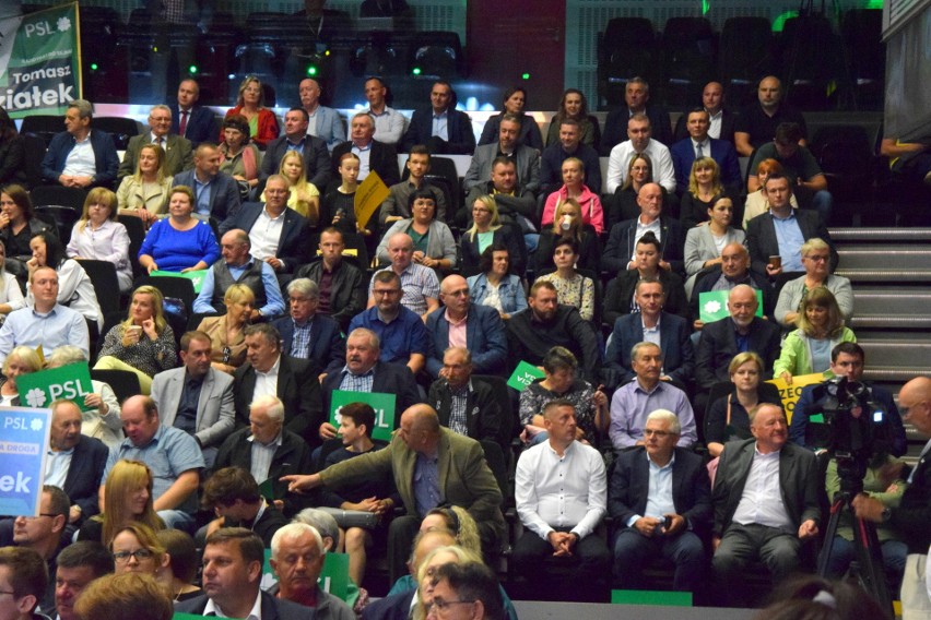 Tłumy na konwencji Trzeciej Drogi w Kielcach. Było wiele znanych osób, w tym kandydaci z regionu. Zobacz zdjęcia