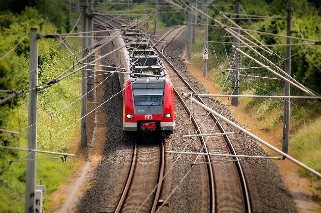 Połączenie kolejowe Jastrzębia z Katowicami ma jak na razie dwa warianty. 