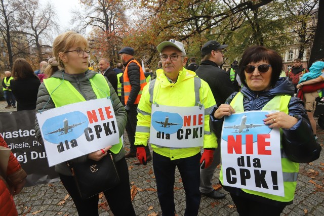 W Katowicach odbył się protest przeciwko budowie CPK i KDP w obecnym kształcieZobacz kolejne zdjęcia/plansze. Przesuwaj zdjęcia w prawo naciśnij strzałkę lub przycisk NASTĘPNE