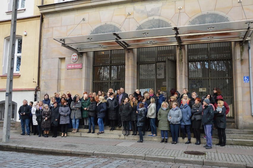 Protest sądowej administracji w Słupsku [zdjęcia] 