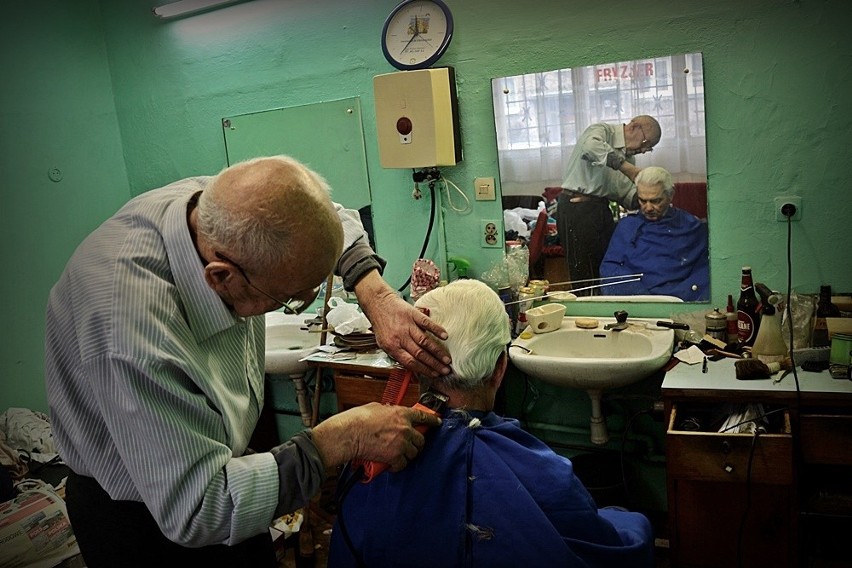 Najstarszy wrocławski fryzjer idzie na emeryturę
