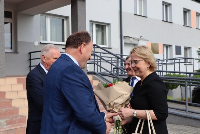 Wójt Odrzywołu Marian Kmieciak przywitał minister Annę Moskwę, która w środę gościła w Urzędzie Gminy.