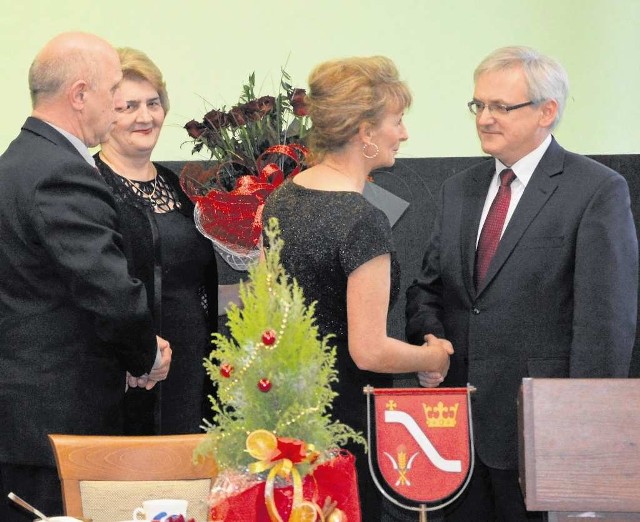 Za wieloletnią współpracę Józefowi Gawronowi podziękowała przewodnicząca Rady Powiatu Elżbieta Grela
