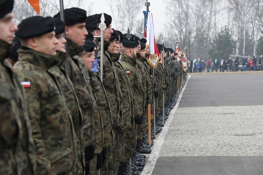 Przysięga wojskowa żołnierzy szkolenia podstawowego w Świętoszowie