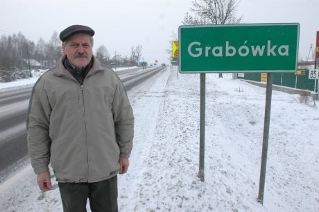 - Jeżeli władze Białegostoku nadal będą na nasze argumenty odpowiadać siłą, to już w 2007 roku ścieki z Grabówki będą wylewane do stawów na Dojlidach - ostrzega Tadeusz Karpowicz, sołtys Grabówki.