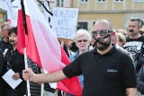 Czarny, milczący protest na pl. Solnym. W obronie Trybunału Konstytucyjnego