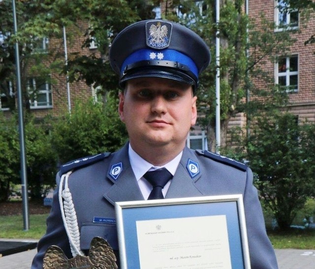 Aspirant Marcin Kowalcze, dzielnicowy z Komendy Powiatowej Policji w Oświęcimiu