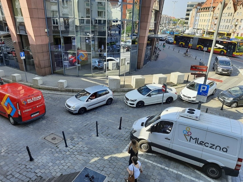 Wrocław: ogromny korek w centrum. Auta utknęły na kilku ulicach