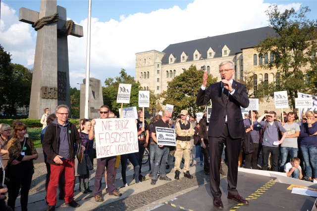 Jacek Jaśkowiak brał udział w manifestacjach, podczas których solidaryzowano się z uchodźcami