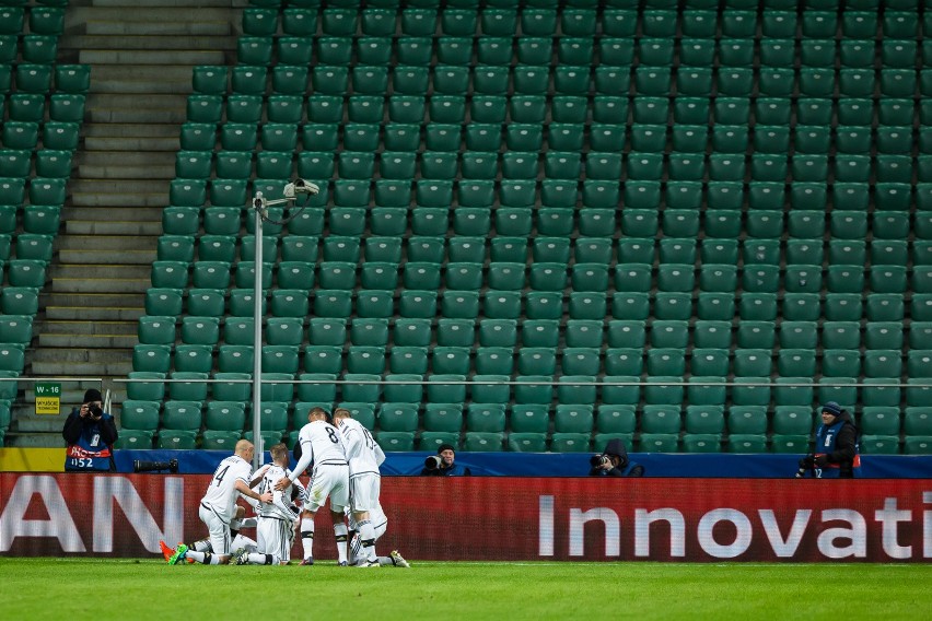 Takie obrazki jak z meczu Legia Warszawa - Real Madryt w...