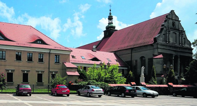 W Sieradzu  znajduje się jedna z najstarszych w kraju  świątyń dominikańskich