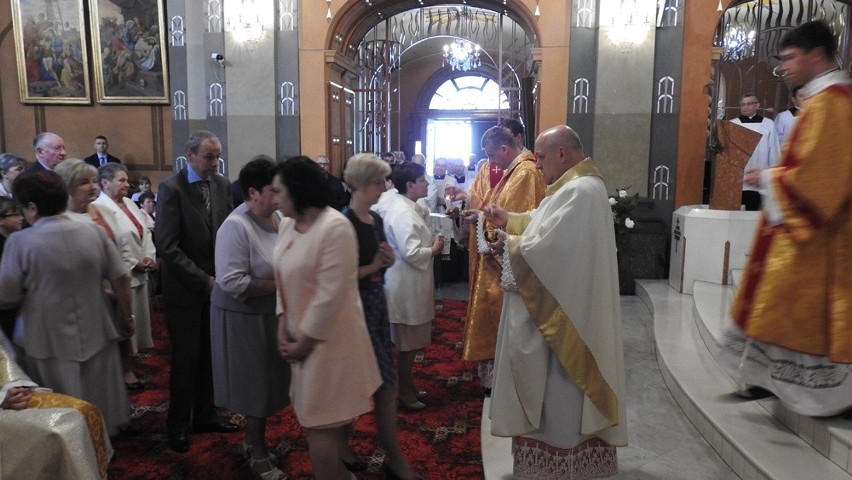 Premier Beata Szydło z mężem przyjechała na święcenia...