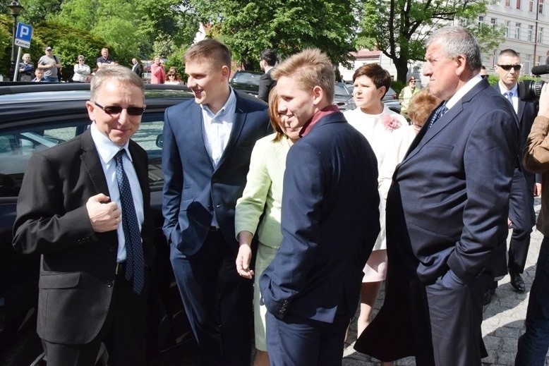 Premier Beata Szydło z mężem przyjechała na święcenia...