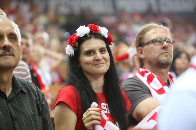 Kibice Biało-Czerwonych stworzyli podczas meczu Polska - Bułgaria w Spodku fantastyczną atmosferę  Zobacz kolejne zdjęcia. Przesuwaj zdjęcia w prawo - naciśnij strzałkę lub przycisk NASTĘPNE