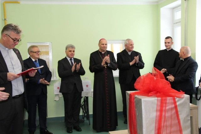 Otwarcie schroniska Caritas w Dąbrowie