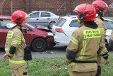 Wypadek trzech samochodów i utrudnienia w ruchu na Kleczkowie we Wrocławiu. Starsza kobieta nie zahamowała w porę