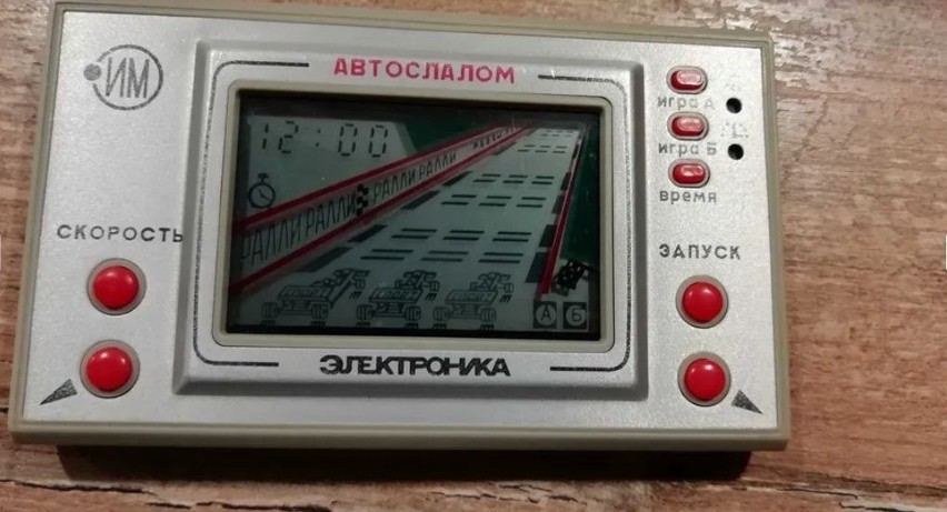 Kultowa elektroniczna gry PRL Wyścigi