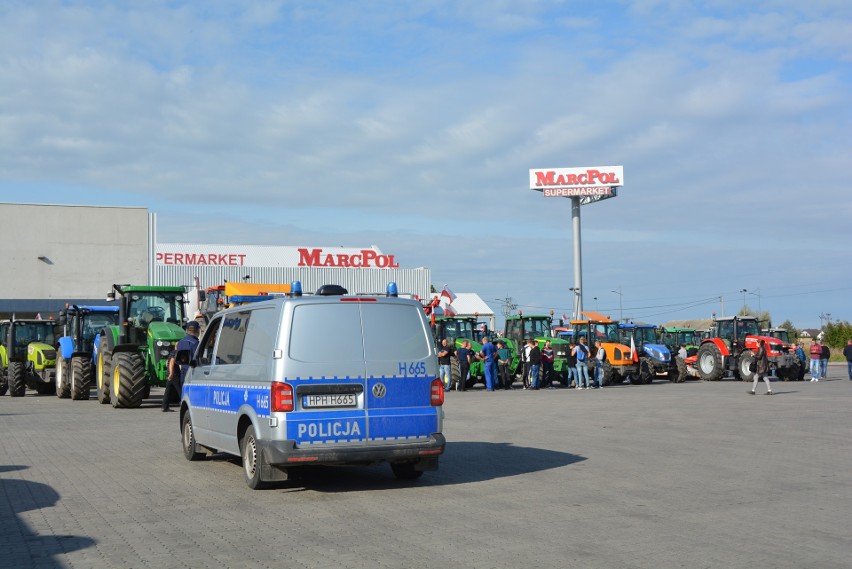 Protest rolników w Polsce. W Makowie Mazowieckim blisko 100 ciągników wyjechało w kierunku Ciechanowa. 7.10.2020. Zdjęcia