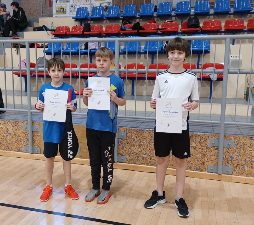 Uczniowie z Miedzierzy z sukcesami podczas turnieju badmintona w Zagnańsku [ZDJĘCIA]