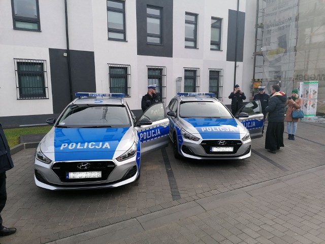 Dwa nowe radiowozy zasiliły flotę Komendy Powiatowej Policji w Sandomierzu
