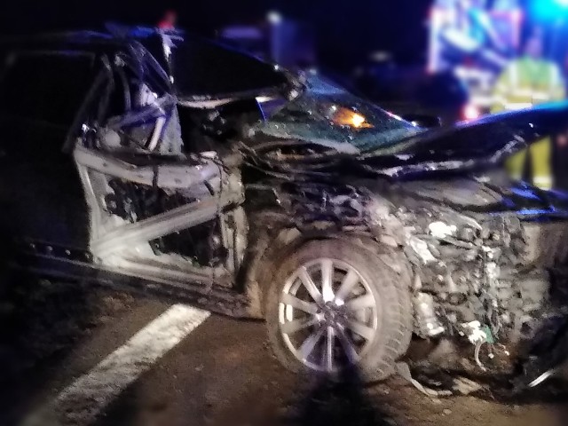 W piątek, 7 lutego wieczorem doszło do wypadku na autostradzie A2. Volvo XC60 zderzyło się z naczepą samochodu ciężarowego.Przejdź do następnego zdjęcia ----->