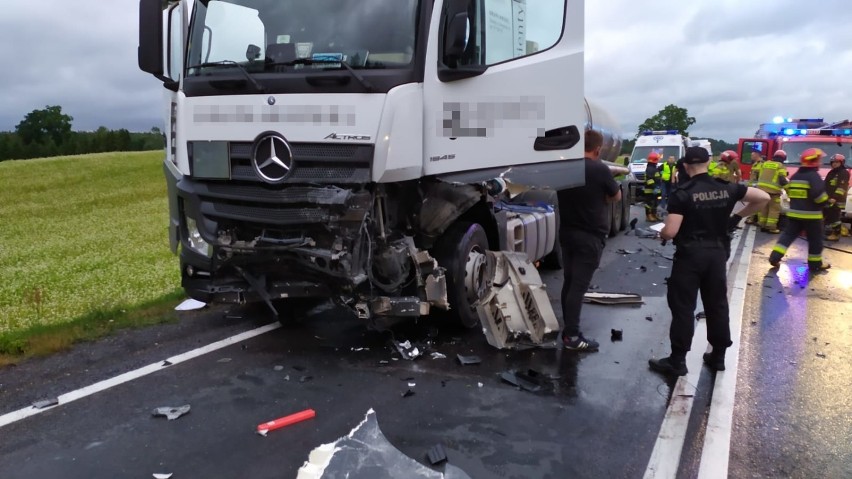 Wypadek koło Wołczy Małej 10.07.2020 (gmina Miastko). Ranne dwie osoby, zderzenie osobówki i samochodu ciężarowego [ZDJĘCIA]