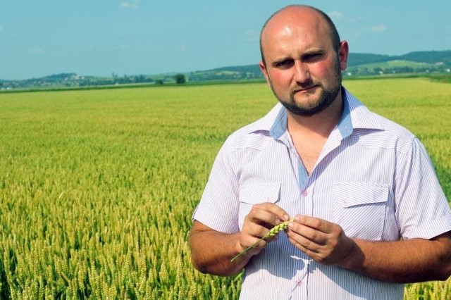 Maciej Iżowski zainwestował w powiększanie i rozwój gospodarstwa. &#8211; Jestem biologiem z wykształcenia, szanuję przyrodę. Ale pod hasłem jej ochrony urzędnicy nie mogą dyktować właścicielowi gospodarstwa, co ma robić na swojej ziemi.