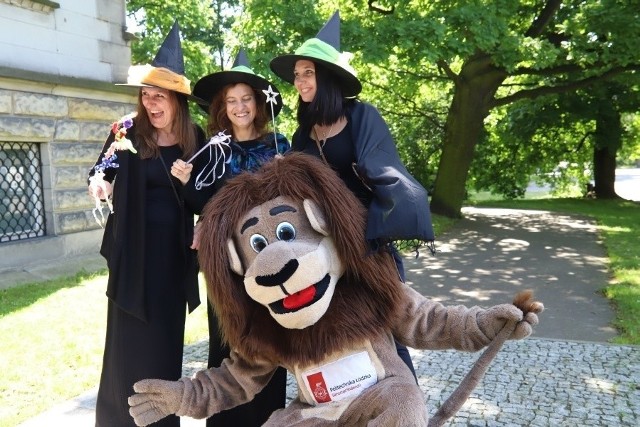 PŁ przygotowała 4290 miejsc na studiach stacjonarnych (czyli bezpłatnych) pierwszego stopnia – zatem dla osób, które zdobyły maturę. Na zdjęciu - początek finału minionych niedawno juwenaliów.