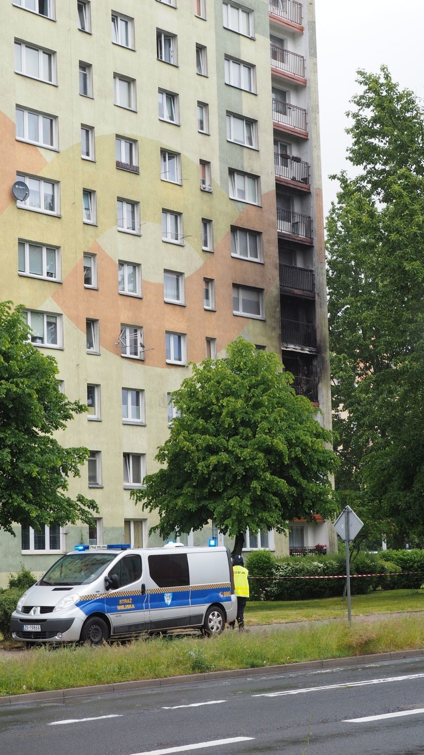 Pożar w wieżowcu przy ulicy Starzyńskiego w Koszalinie. Trwa akcja pomocy pogorzelcom